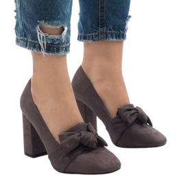 Grå mockapumpar på N510 -pelaren