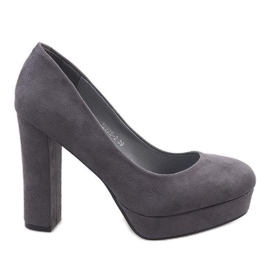 Grå mockapumpar på pelaren 12225-2