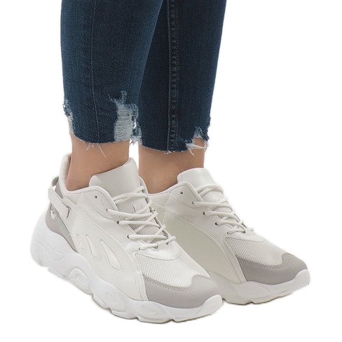 Vita trendiga sportskor 9115