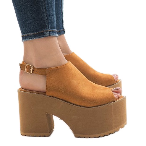 Kamel sandaler på ett massivt B8290 block brun