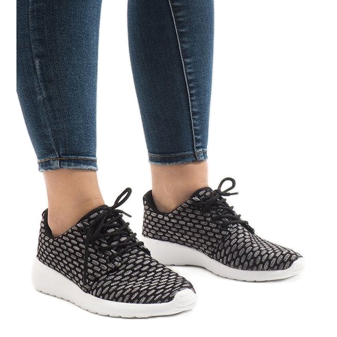 Svarta sportskor 619