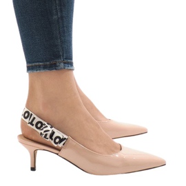 Rosa pumps på en HD-28 häl