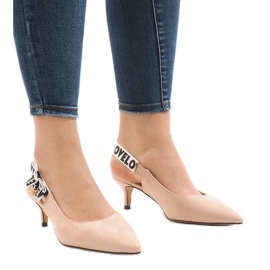 Rosa pumps på en HD-33 häl