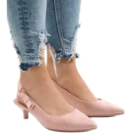 Rosa pumps på en B-43 häl