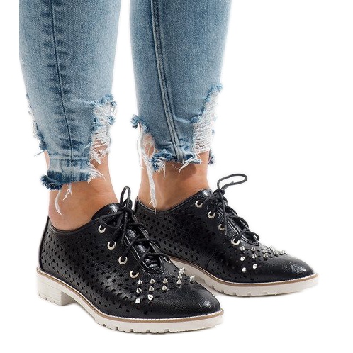 Svarta genomskinliga skor med G-106-2 dubbar