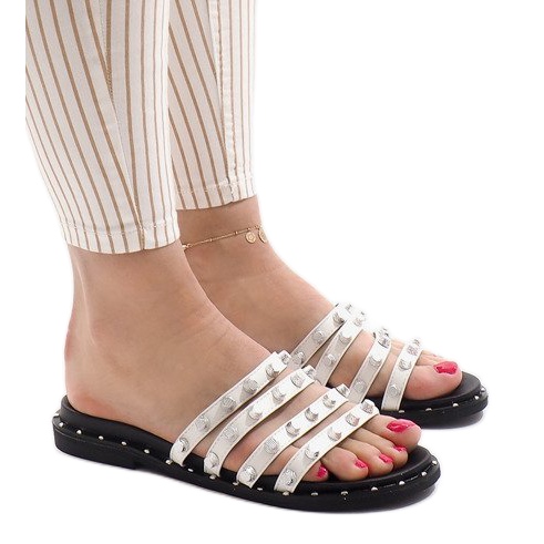 Vita tofflor med LK-2802 dubbar