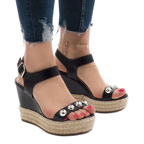 Svartlackerade kilsandaler 17060-74