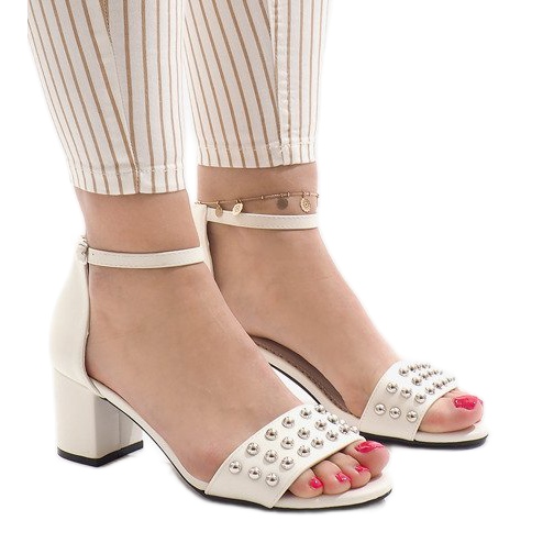 Vita högklackade sandaler 173-856