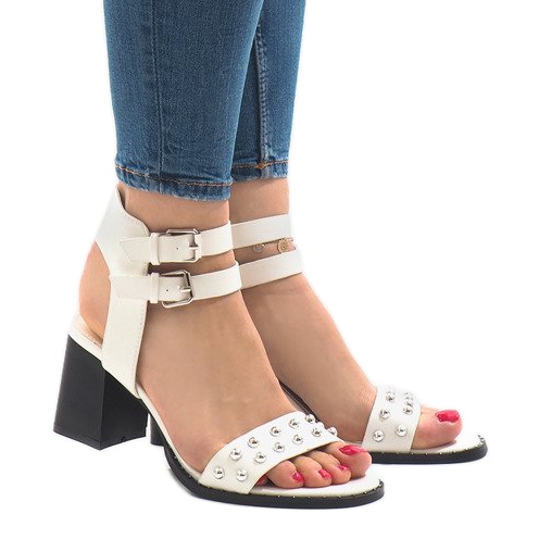 Vita högklackade sandaler 77-12