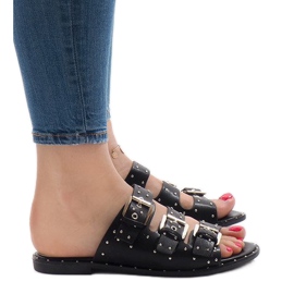 Svarta tofflor med dubbar och ett spänne F-3659