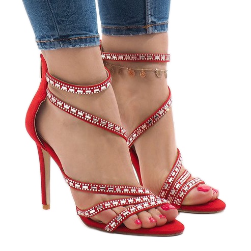 Röda sandaler på en högklack 9081-9