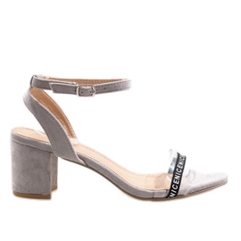 Grå sandaler på stolpen mocka S-7347 beige