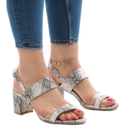 Ormsandaler på stolpen mocka S-7346 vit