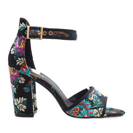 Svarta sandaler på stolpen 77-14