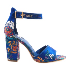 Blå sandaler på stolpen 77-14