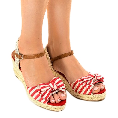 Röda kilsandaler med rosett W032