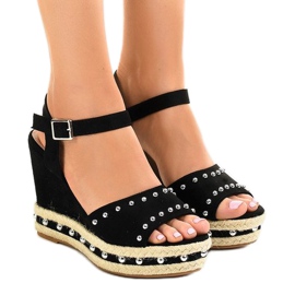Svarta kilsandaler med pärlor 77-32