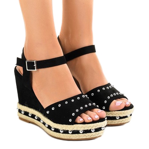 Svarta kilsandaler med pärlor 77-32