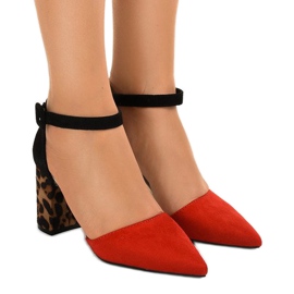 Röda sandaler på en stolpe MM-621 mocka