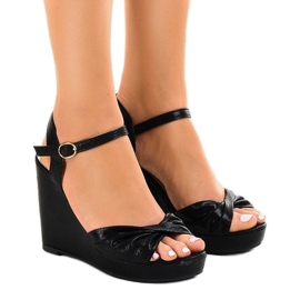 Svarta blanka kilsandaler JM-M215M