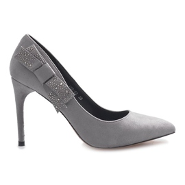 Grå klackar med en Bordeaux rosett