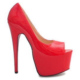 Höglackerade stift på den röda plattformen D913