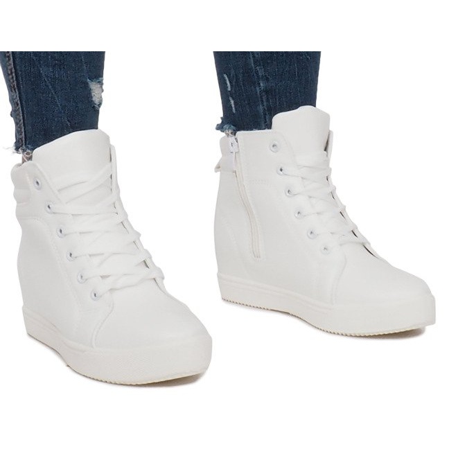 Klassiska vita sneakers