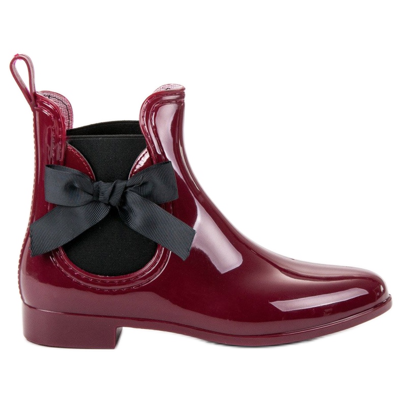 Kayla Galoscher Med En Rosett röd