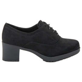 Primavera Snörskor på ett inlägg svart