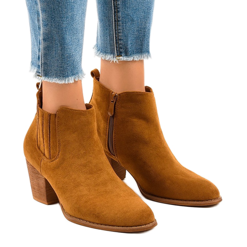 Stövletter i kamelmocka på stolpen SA-3338 brun