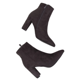 Grå högklackade stövlar NS039P Grå