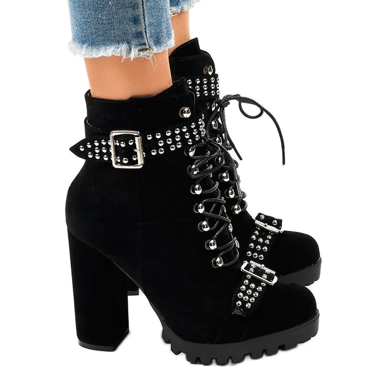 Svarta stövletter i mocka på LS5071 -stolpen