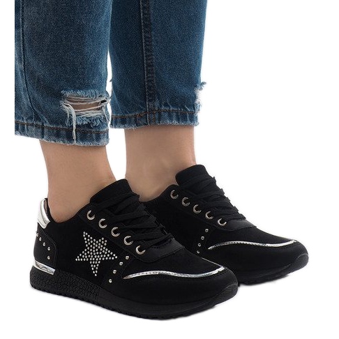 Svarta sportskor med en stjärna XSM101-19