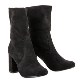 Super Mode Slip-on stövlar på en stolpe svart