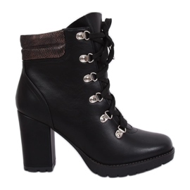 Svarta höga klackar 8992-PU Svart