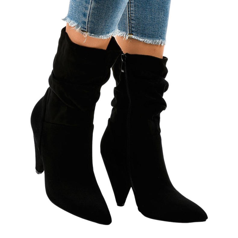 Svarta stövletter i mocka på LS5062 -stolpen