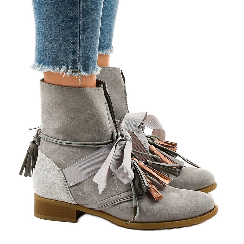 Grå platta stövlar bundna med fransar A-226