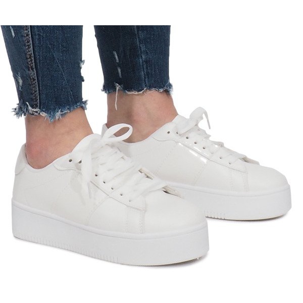 Vita sneakers på Livet De Lux -plattformen