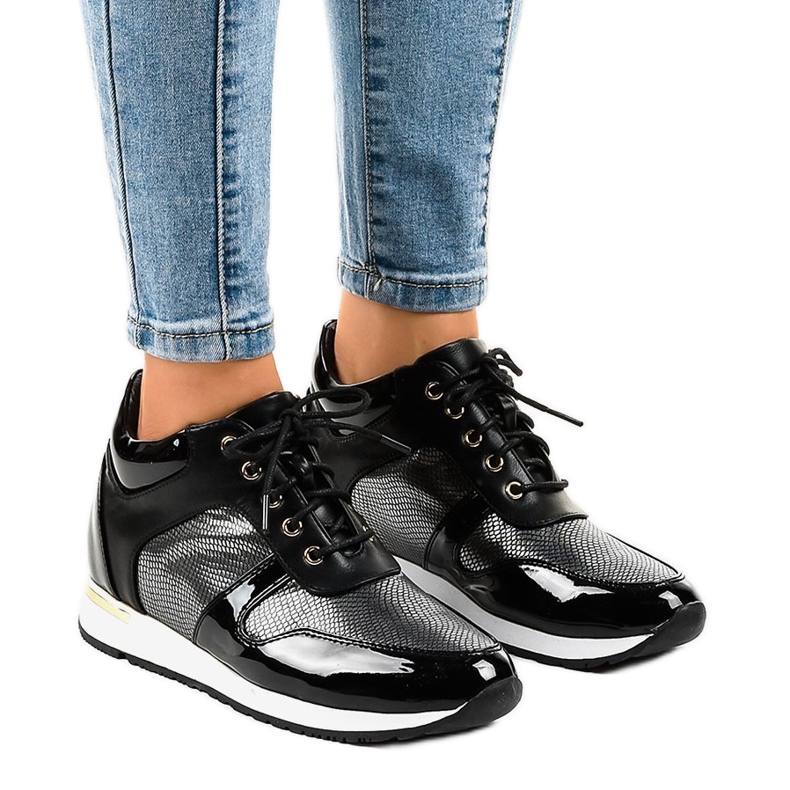 Svarta sneakers med snörningskilar S0054-1