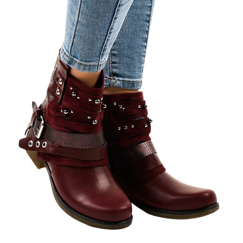 Varma, rödbruna stövlar, rikt dekorerade A-351