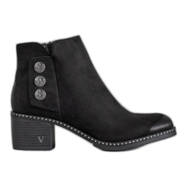 Stövlar på ett inlägg VINCEZA svart