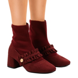 Röda velourpumpar på JM8118Y -stolpen