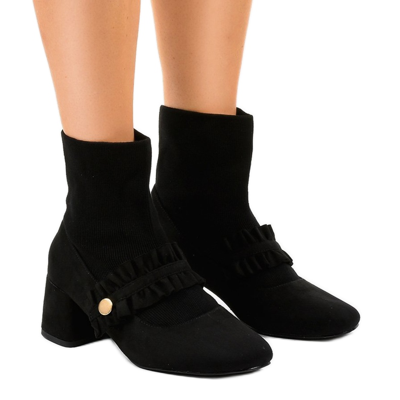 Svarta velourpumpar på JM8118Y -stolpen