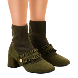 Gröna velourpumpar på JM8118Y -stolpen