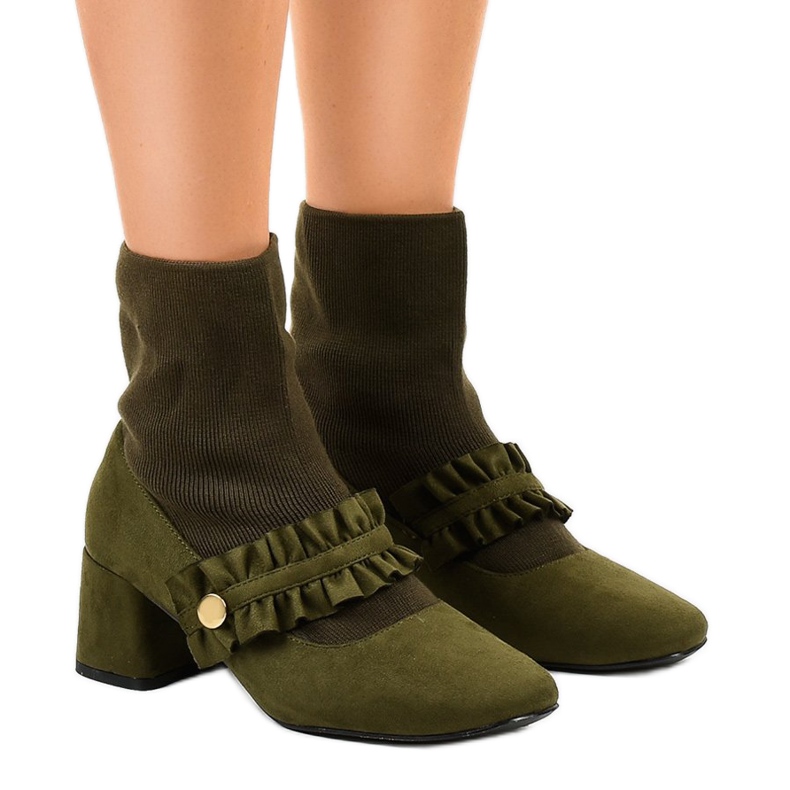 Gröna velourpumpar på JM8118Y -stolpen