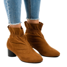 Bruna mocka stövlar på JM5512M stolpen