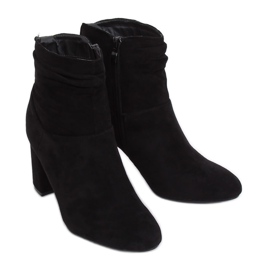 Klassiska svarta högklackade stövlar 9018-7 Svart