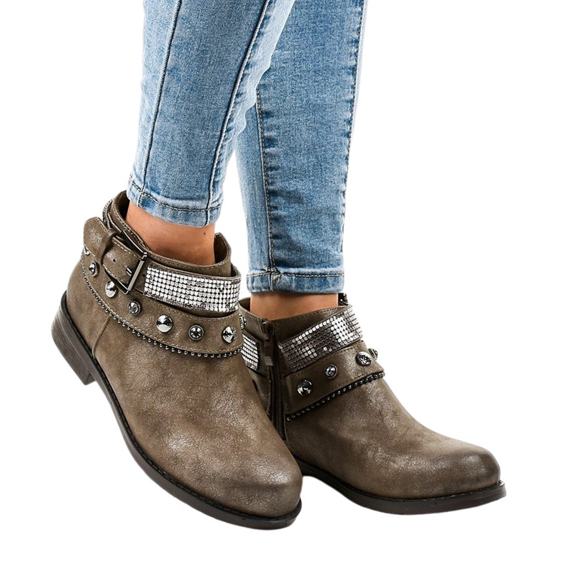 Bruna stövlar dekorerade med en LL178 dragkedja