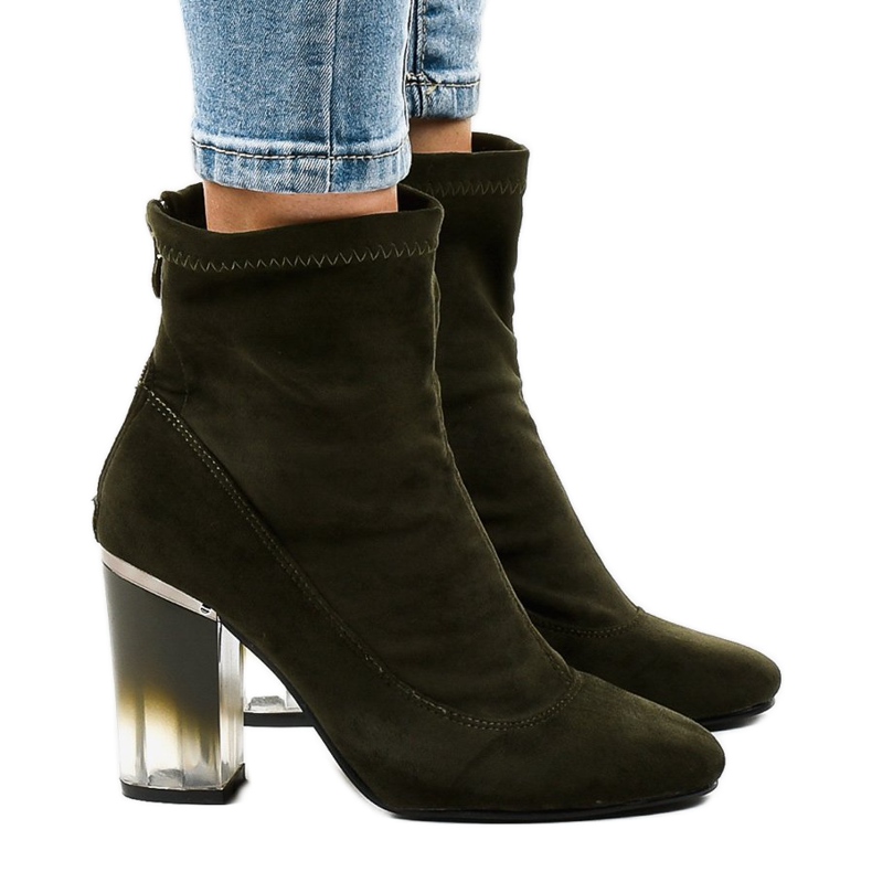 Gröna stövletter i mocka på stolpen H8-93