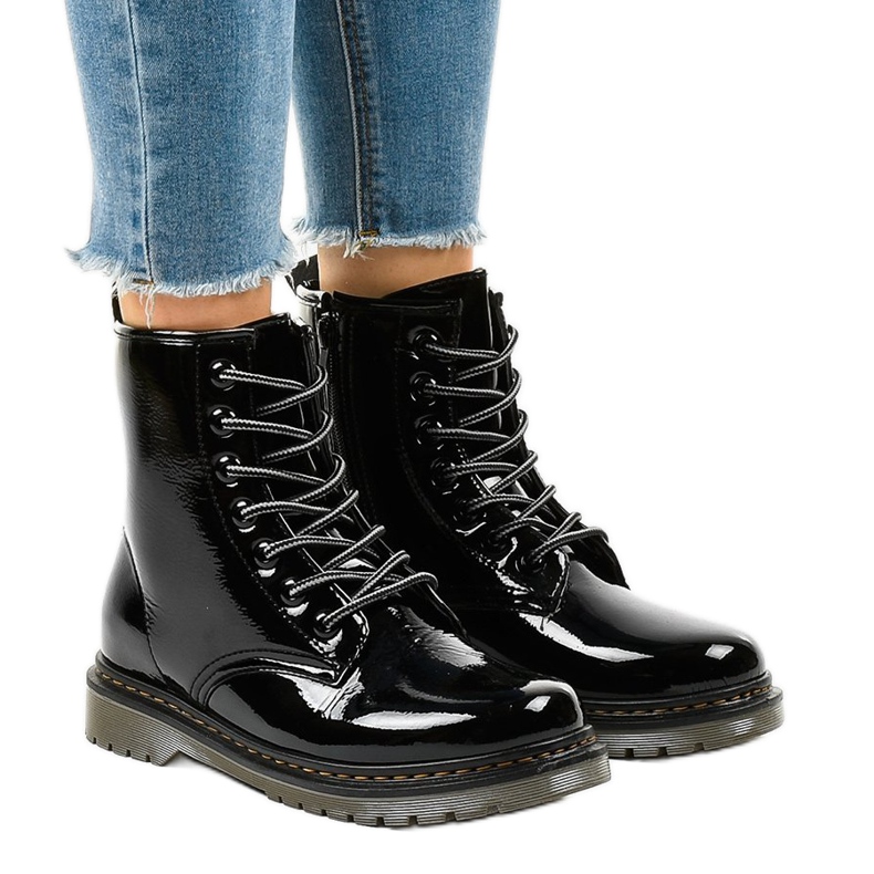 Svartlackerade stövlar TL142-1